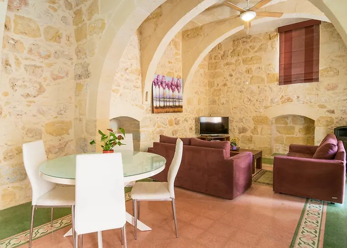 Kikka فيلة Xagħra